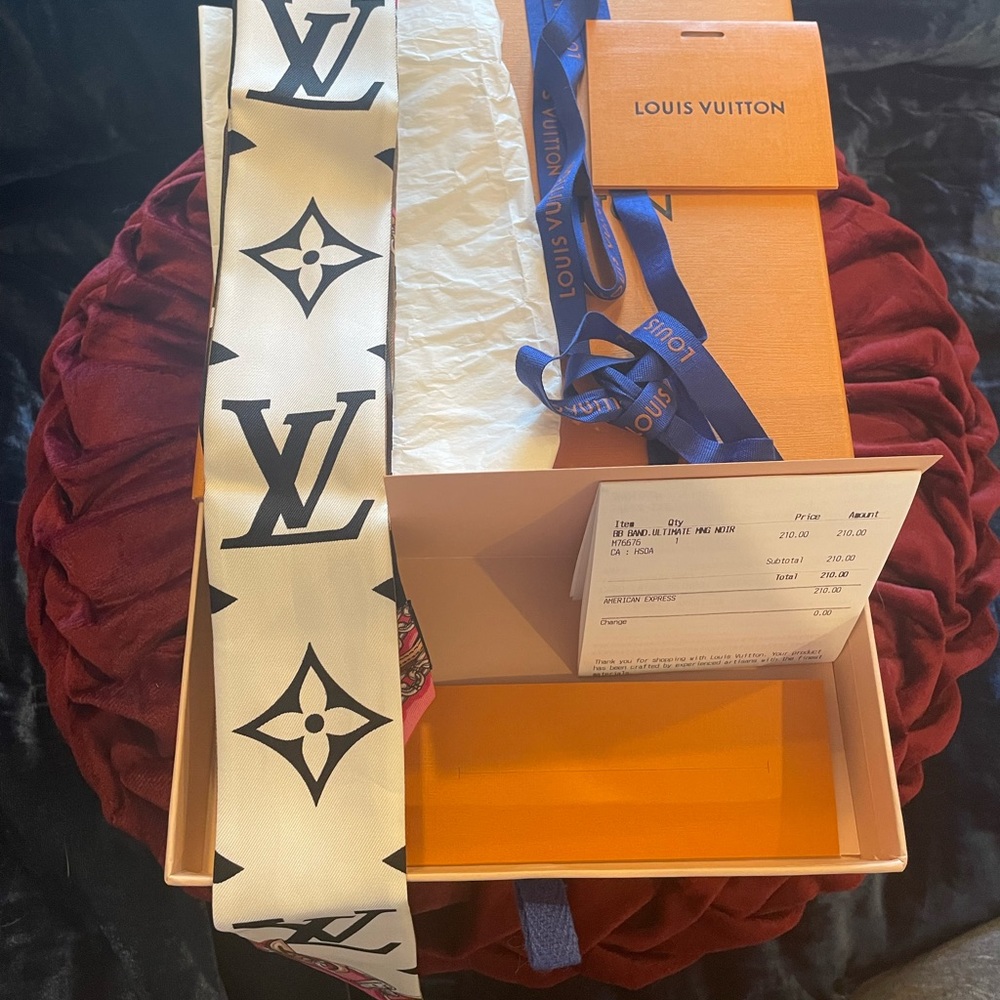 Gorgeous Classic Louis Vuitton bandeau scarf.